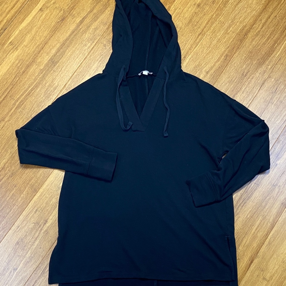 Loft Soft and Stretchy Black Hooded V-Neck Pullover size Medium